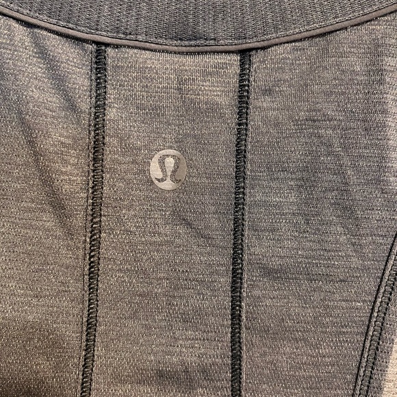 Lululemon cropped workout top - Picture 3 of 3